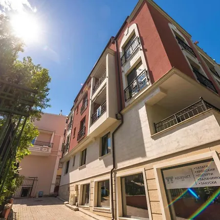 Marina Pearl • Center Apartment