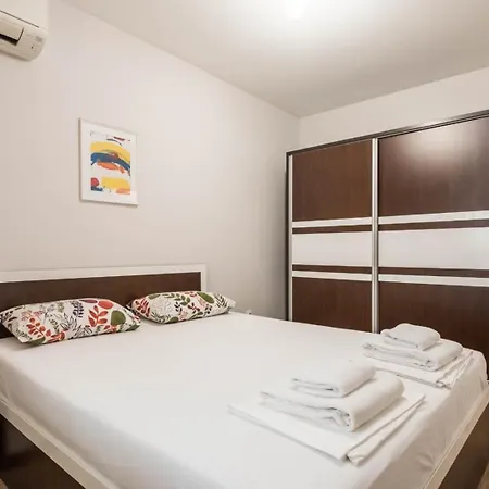 Marina Pearl • Center Apartment
